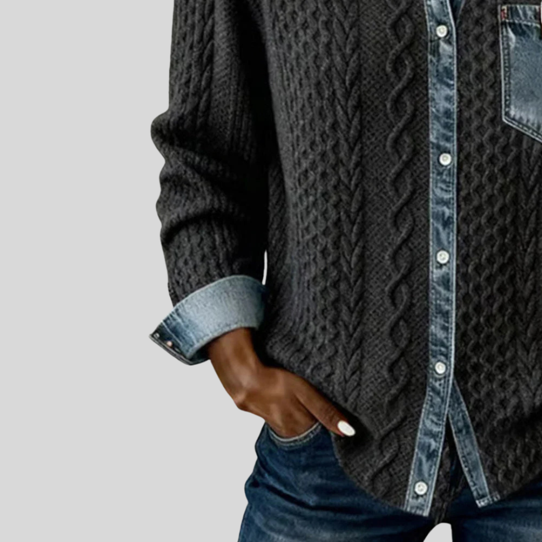 Karolína – Ženska pletena košulja s denim detaljima