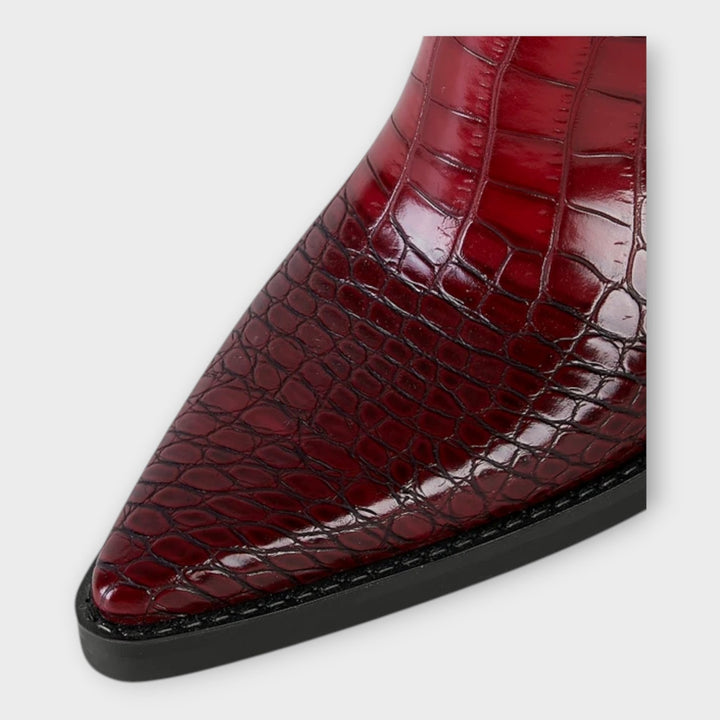 Cipele s krokodilskim uzorkom i elegantnom potpeticom
